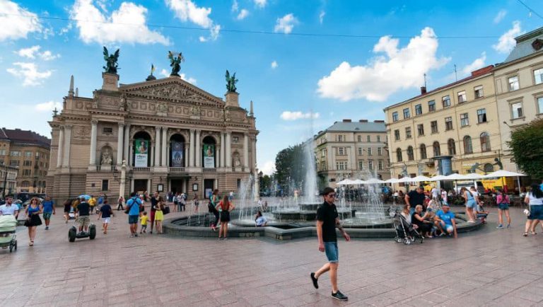 Rynek, który trzeba zobaczyć – wspaniały rynek we Lwowie